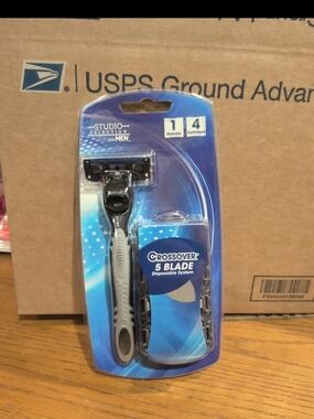Men Crossover 5-Blade Disposable Razor - Gray/Black